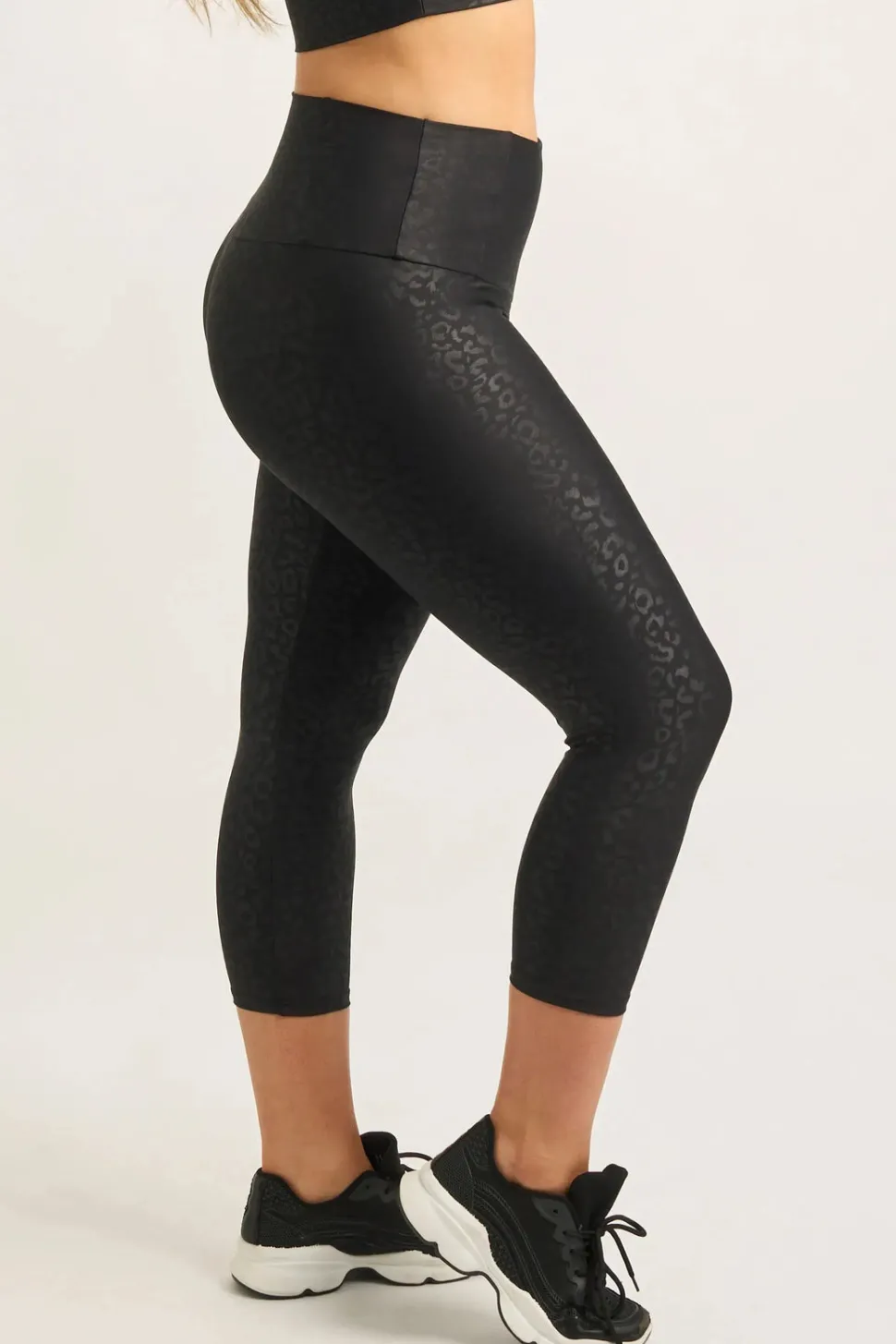 Black Exotic Touch Jag - Tummy Control High Waisted Capri Leggings