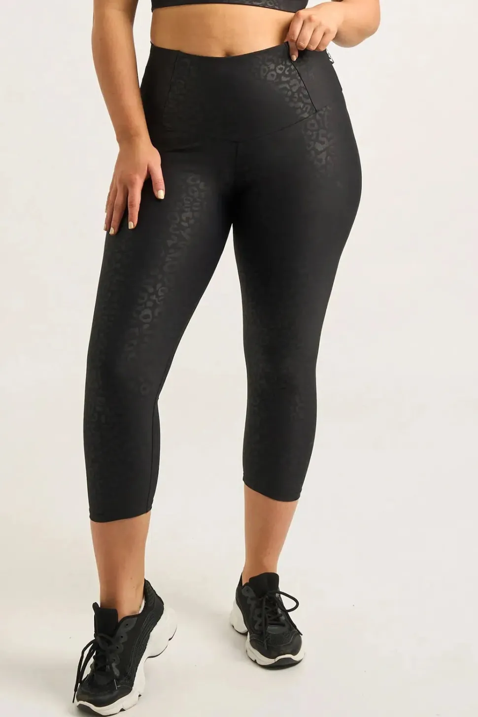 Black Exotic Touch Jag - Tummy Control High Waisted Capri Leggings