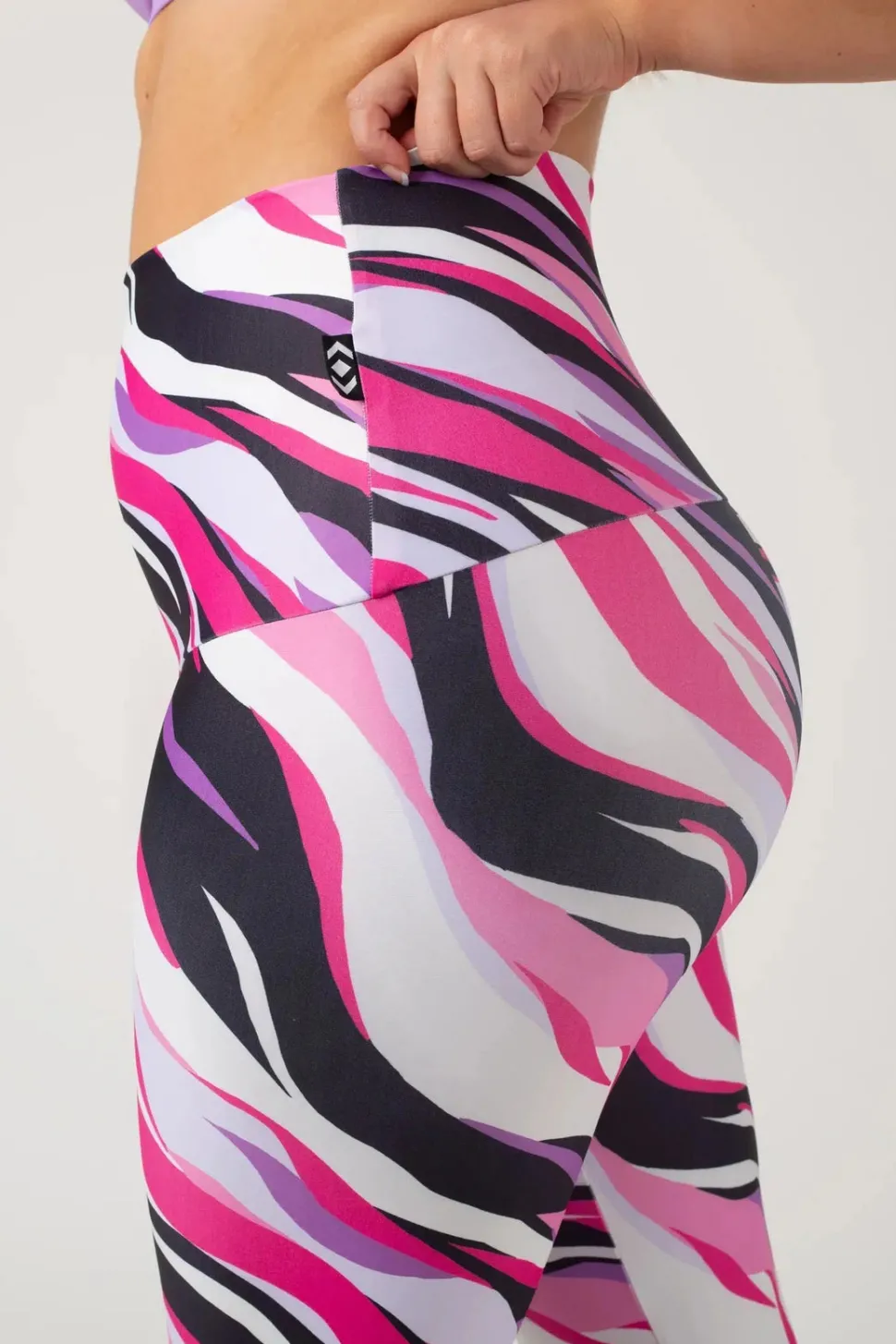 Catwalk Performance - Extra High Waisted Capri Leggings