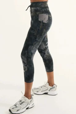 Dark And Moody Tie Dye Body Contouring - Panel Pocket Drawstring Capri Leggings