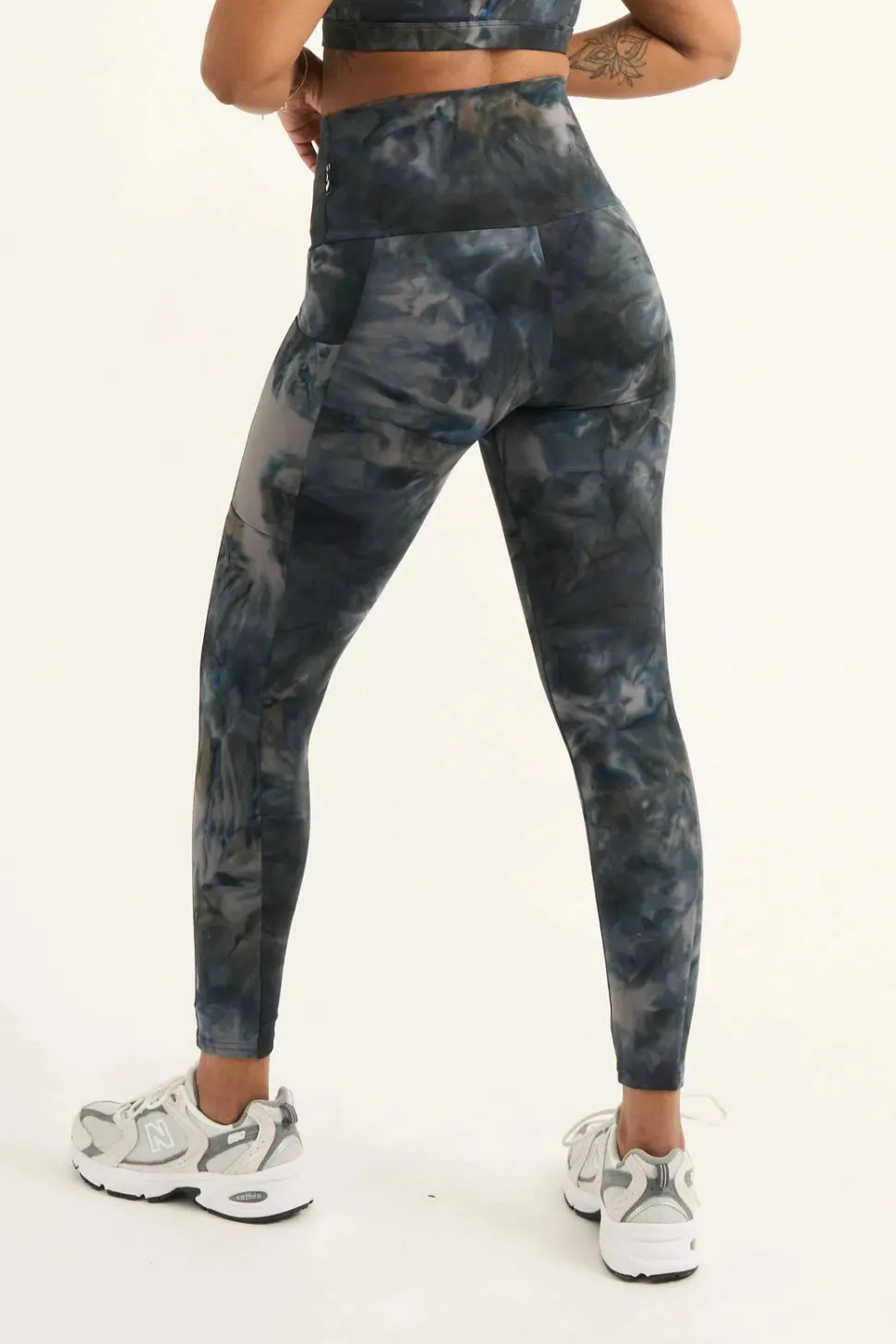 Dark and Moody Tie Dye Body Contouring - Panel Pocket High Waisted 7/8 Leggings
