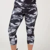 Destruction Performance - Extra High Waisted Capri Leggings
