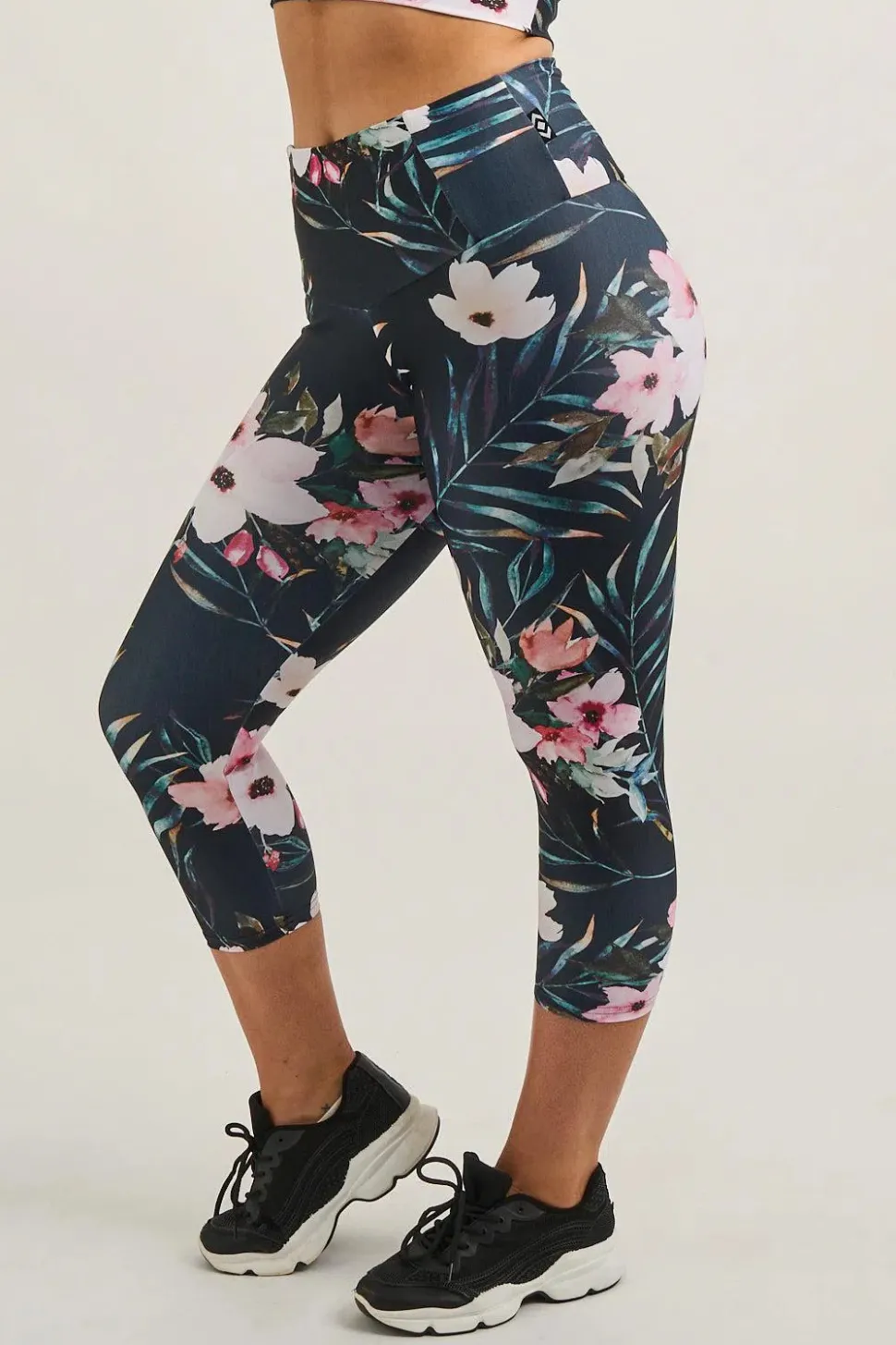 Exotic At Heart Performance - Tummy Control High Waisted Capri Leggings