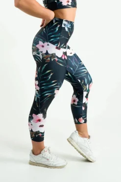 Exotic At Heart Performance - Extra High Waisted Capri Leggings