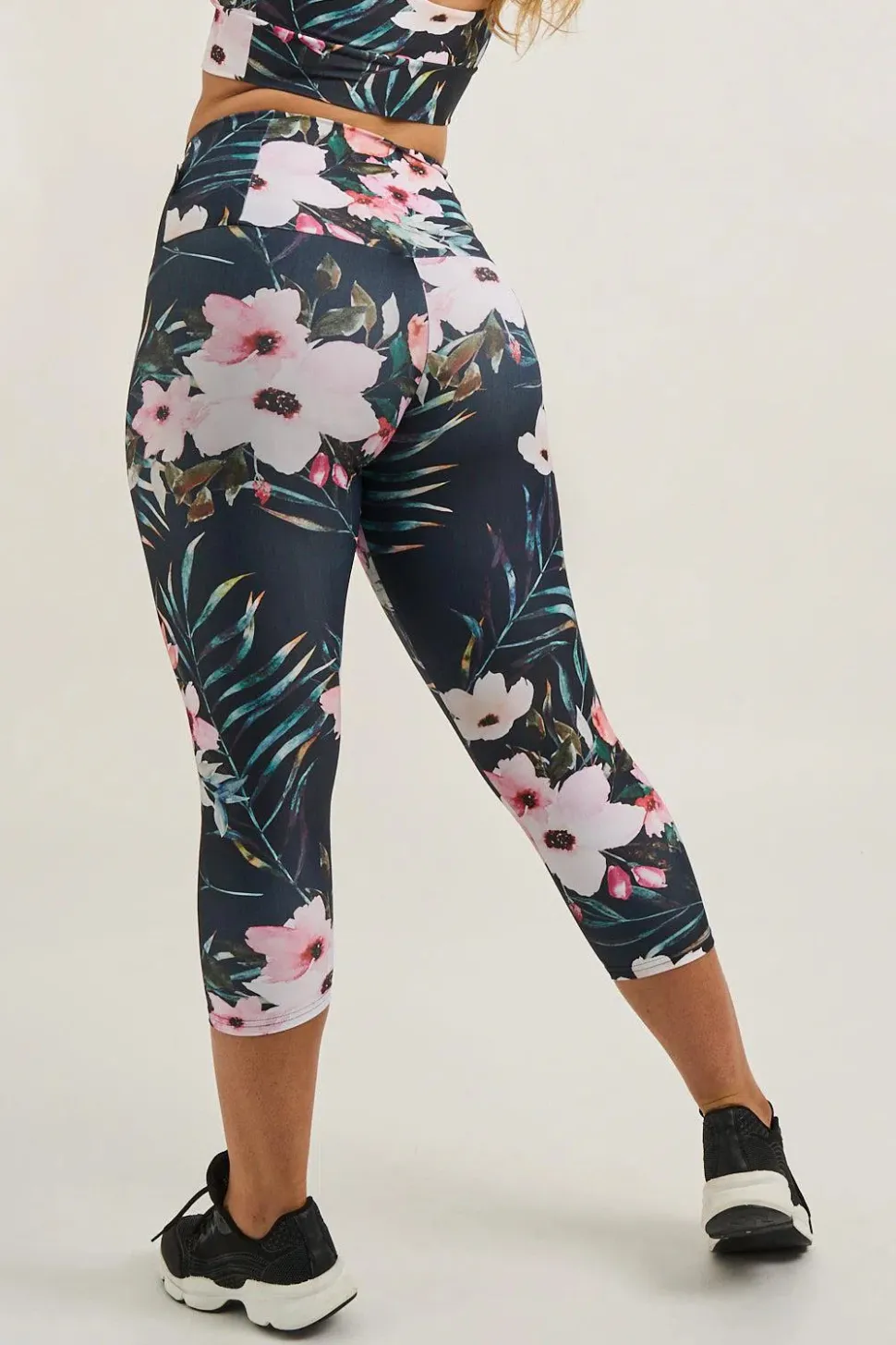 Exotic At Heart Performance - Tummy Control High Waisted Capri Leggings