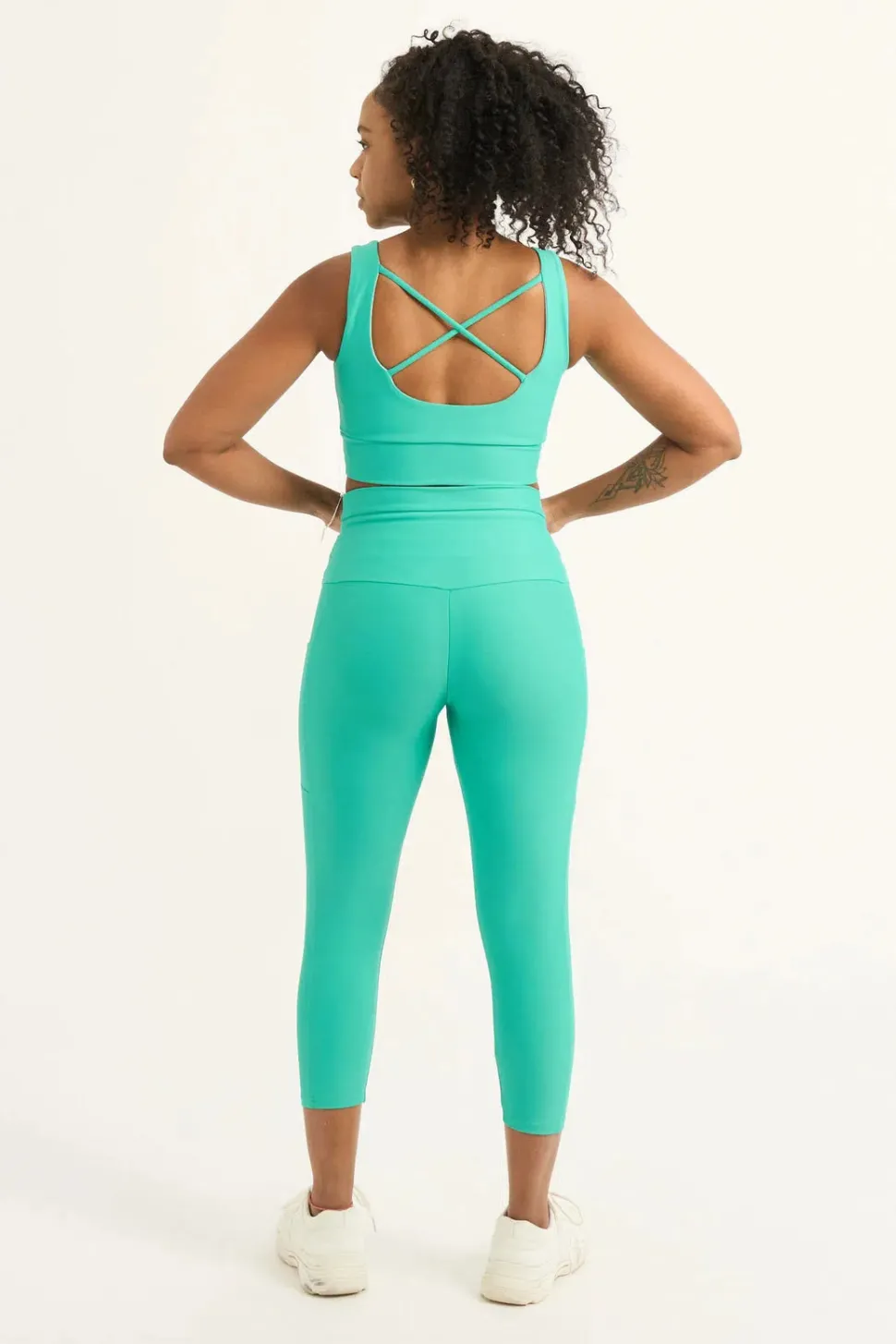 Jade Performance - Panel Pocket Drawstring Capri Leggings