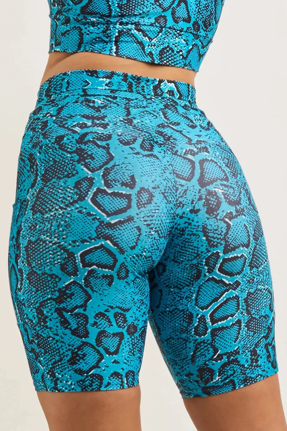 Medusa Jade Performance - Luxe Panel Pocket Drawstring Long Shorts