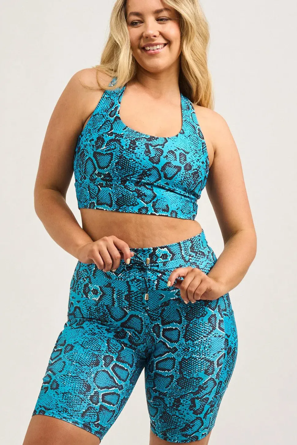 Medusa Jade Performance - Luxe Panel Pocket Drawstring Long Shorts