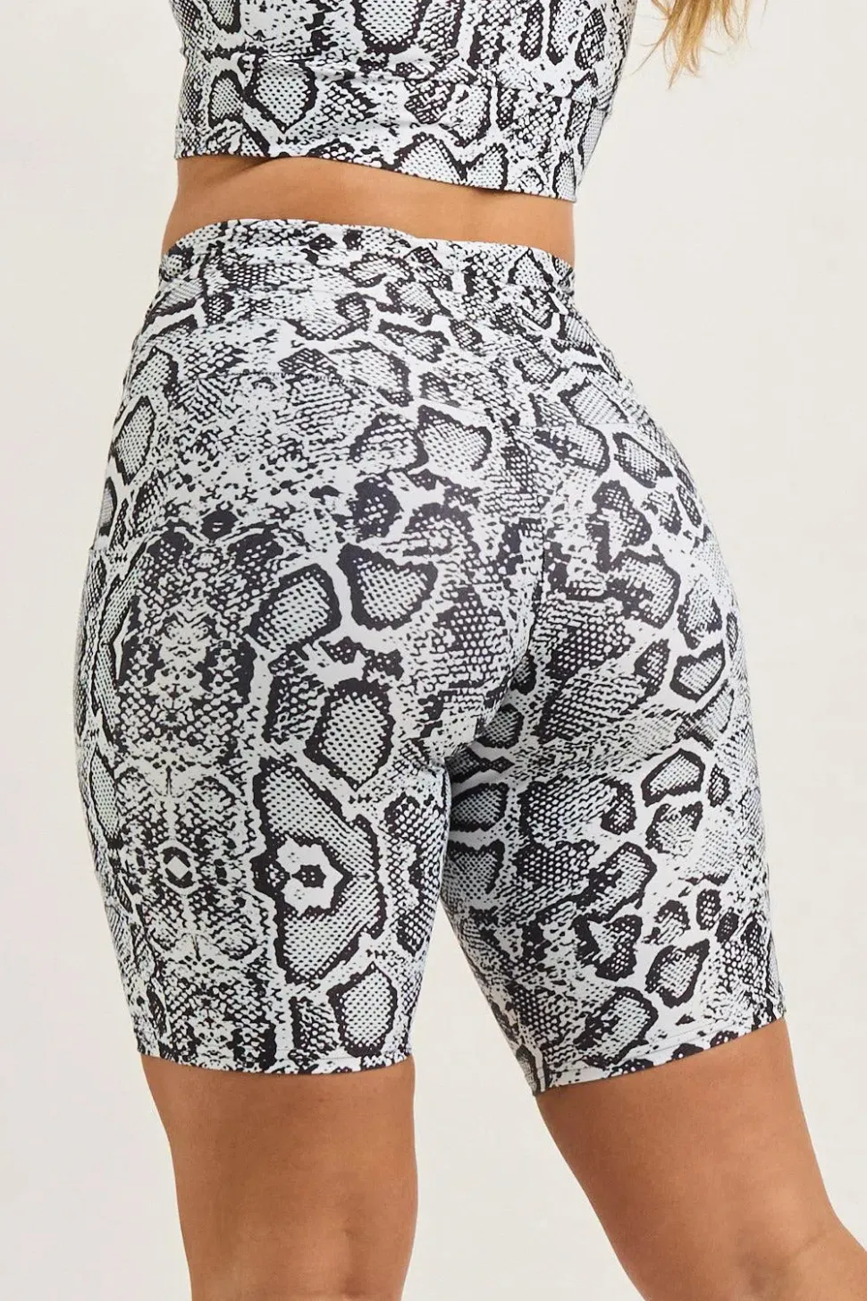 Medusa Mono Performance - Luxe Panel Pocket Drawstring Long Shorts