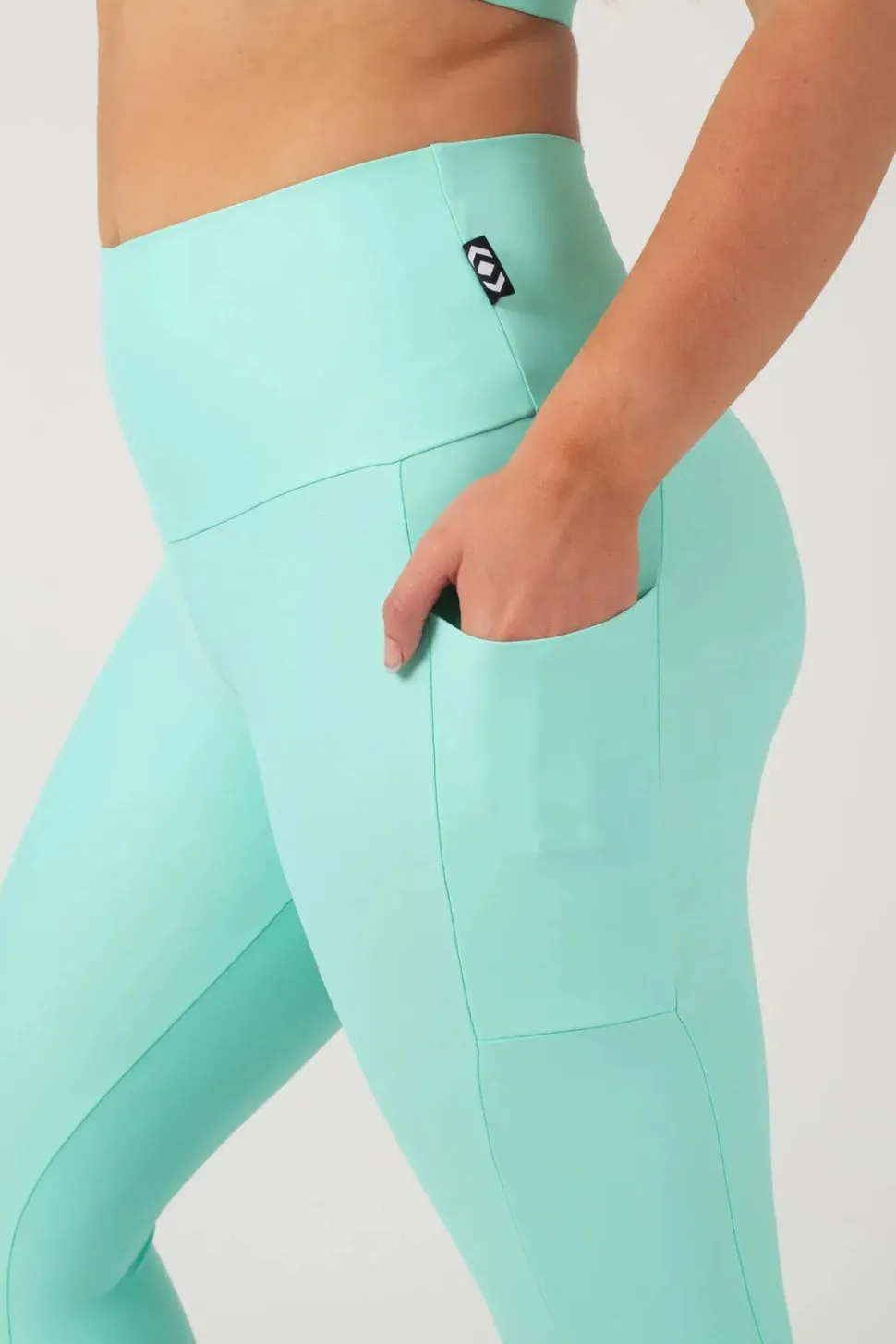 Mint Performance - Panel Pocket High Waisted Capri Leggings