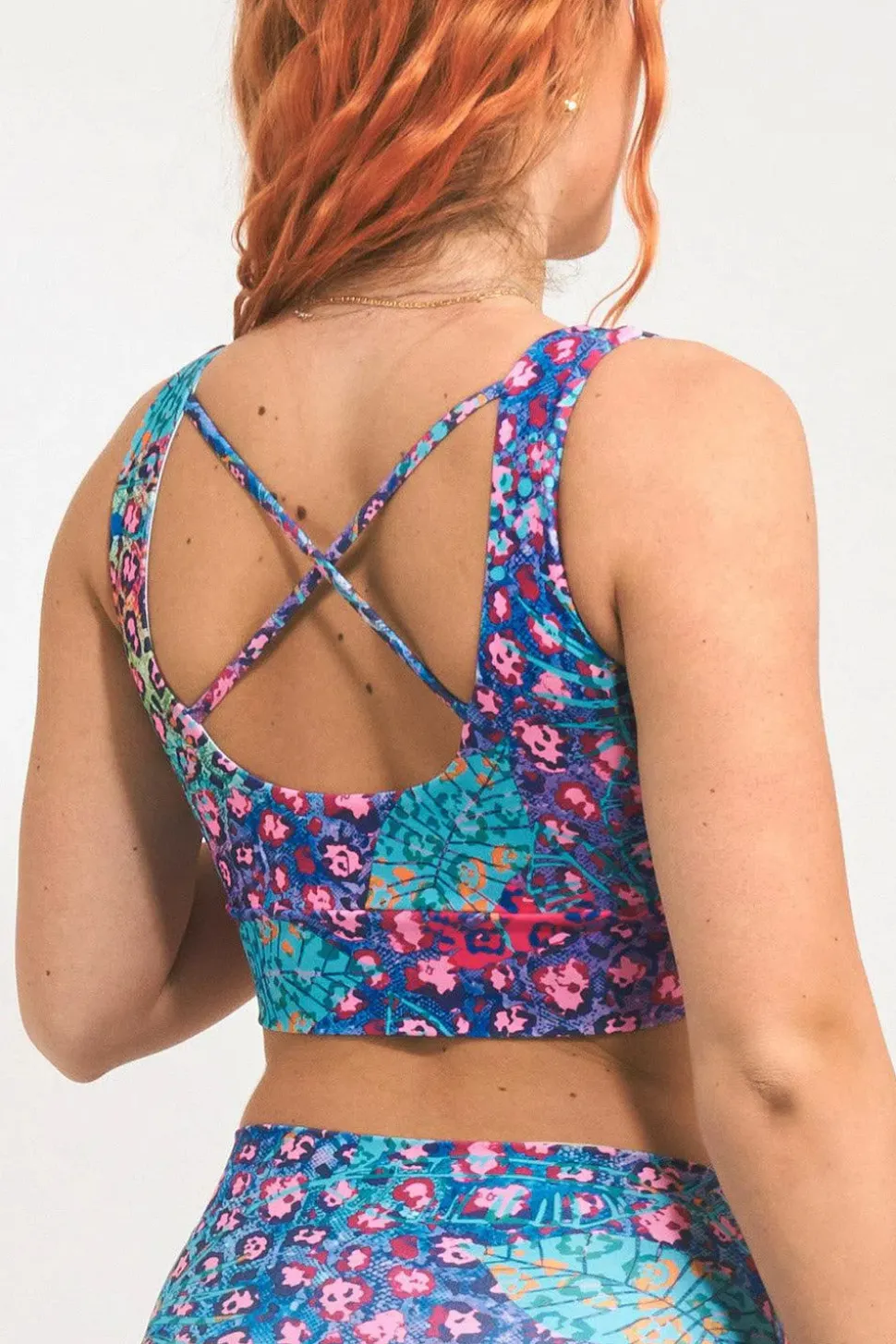 Plant One On Me Performance - Scoop Neck Comfort Crop Top