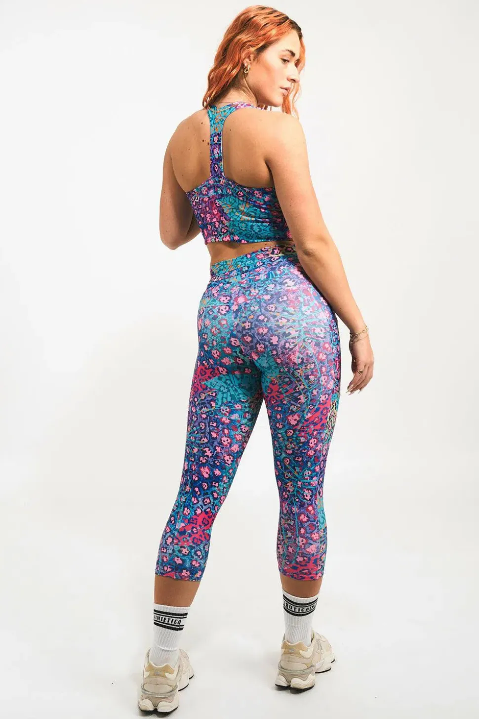Plant One On Me Performance - T Back Comfort Crop Top