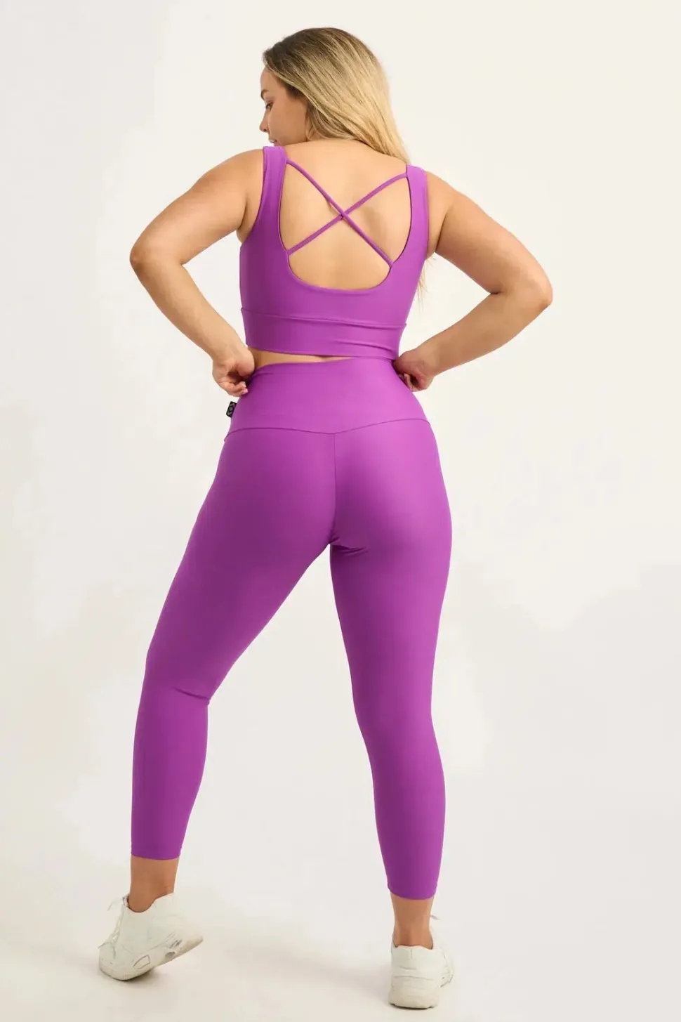 Purple Performance - Scoop Neck Comfort Crop Top