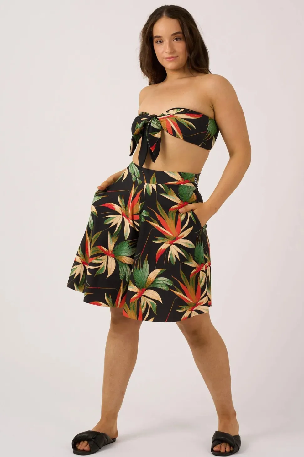 Silky Palazzo Short With Pocket - Black Tropico