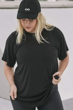 Slinky To Touch Plain Boyfriend Tee - Black