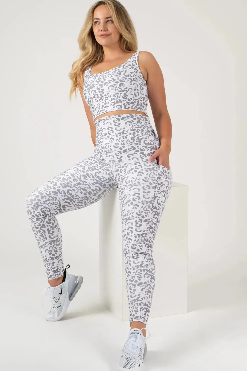 Snow Jag Performance - Panel Pocket Extra High Waisted Leggings