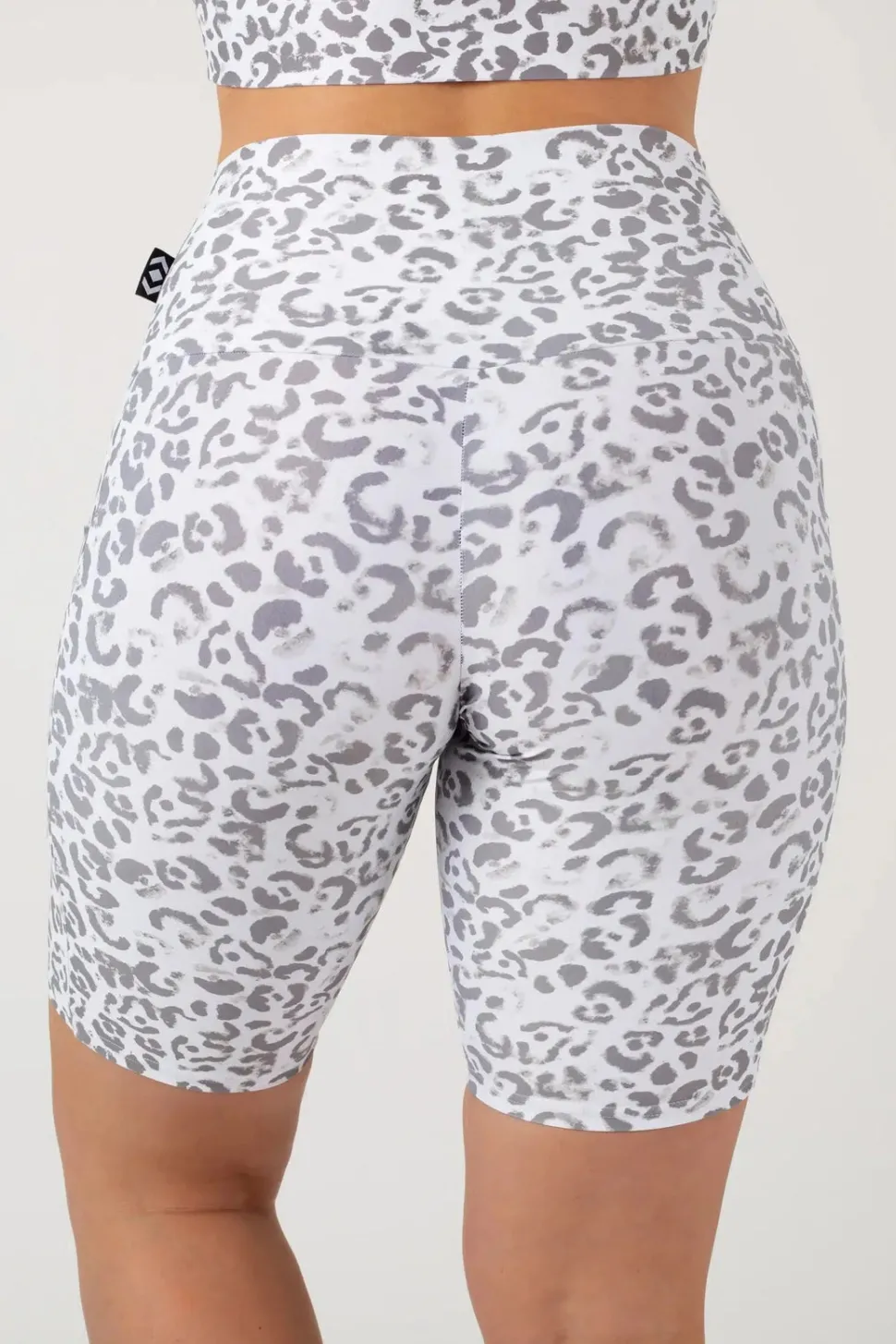 Snow Jag Performance - Panel Pocket High Waisted Long Shorts
