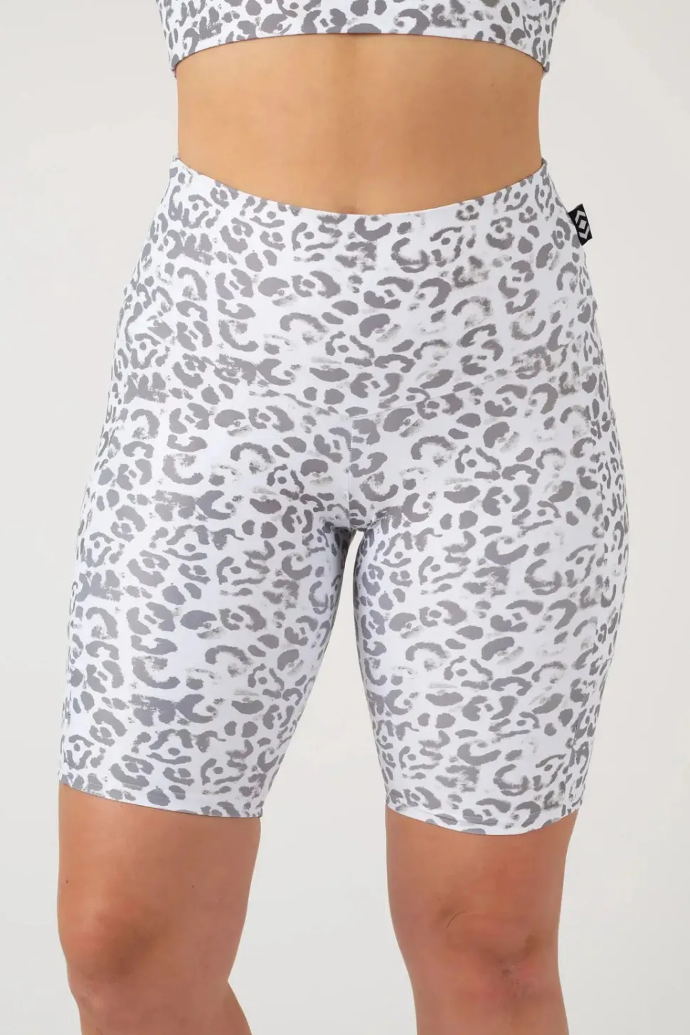 Snow Jag Performance - Panel Pocket High Waisted Long Shorts