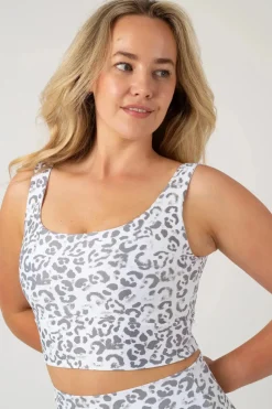 Snow Jag Performance - Scoop Neck Comfort Crop Top