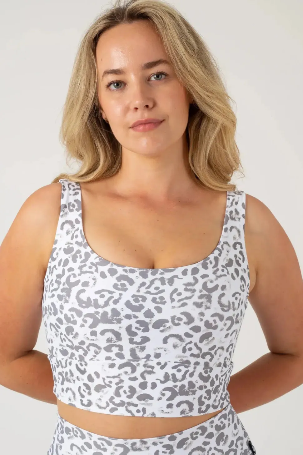 Snow Jag Performance - Scoop Neck Comfort Crop Top