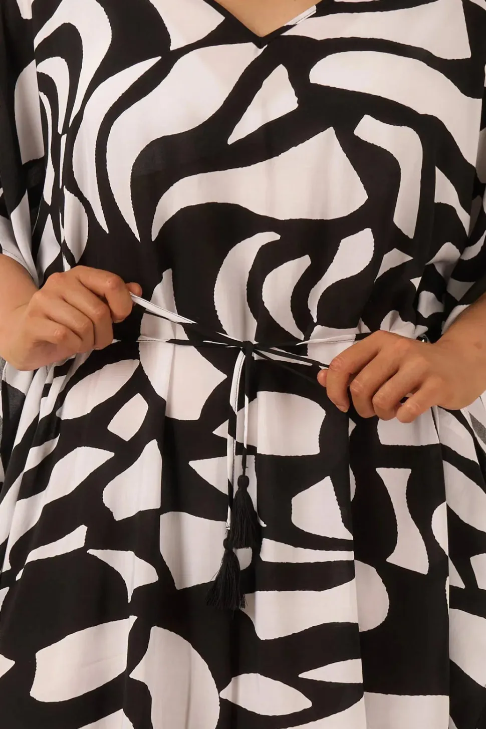 Sustainable Viscose Adjustable Tie Waist Kaftan - Black Geo Waves