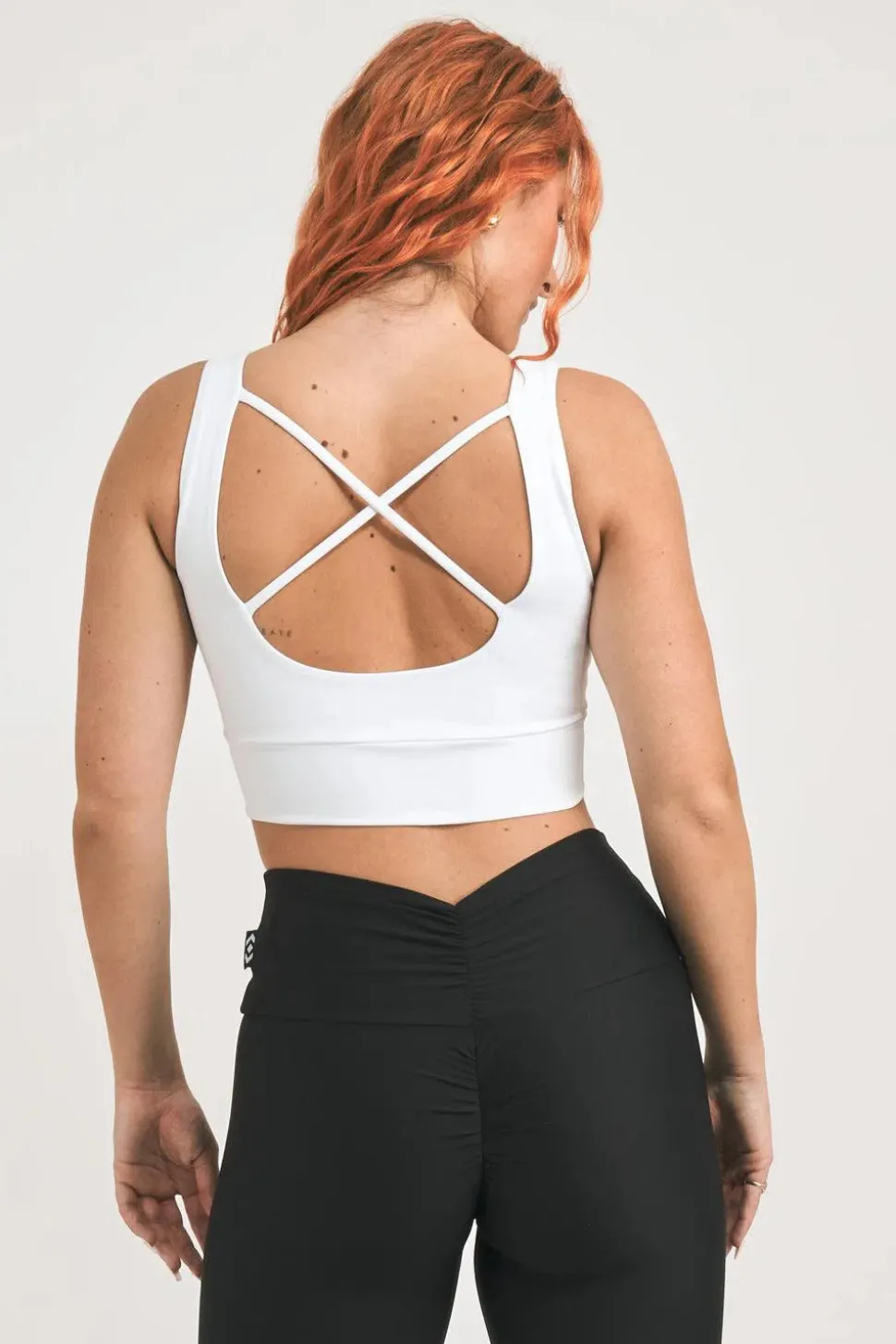 White Body Contouring - Scoop Neck Comfort Crop Top